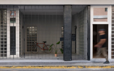 Ui Studio transforma un bajo comercial en desuso en una nueva vivienda